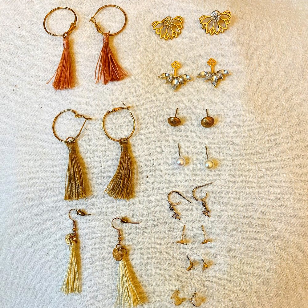 Cute gold earrings set